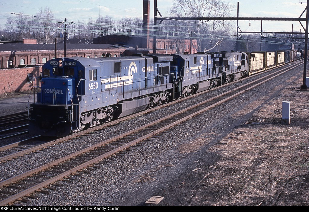 CR 6550 with mixed freight